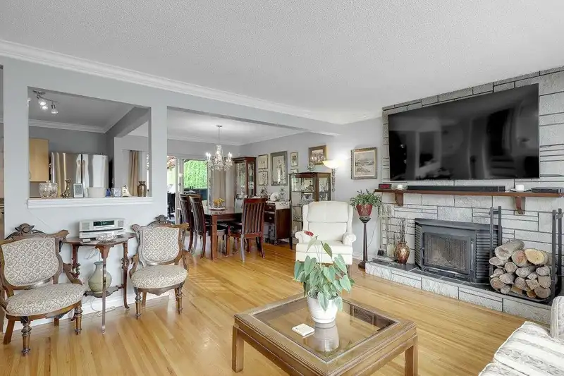10941 152ND STREET - photo 4 of 40