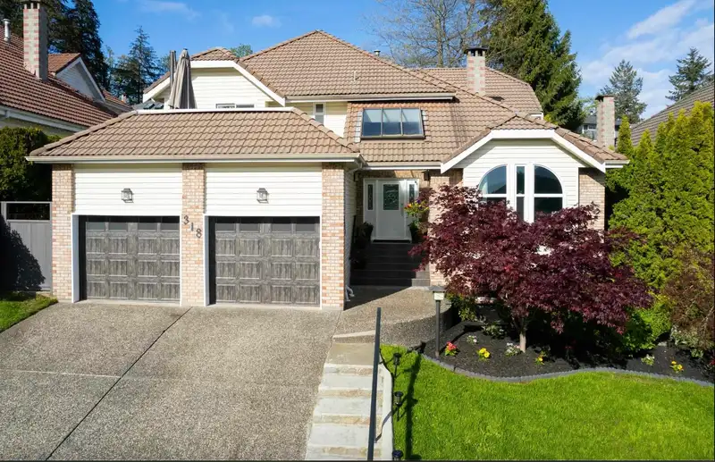 318 ROCHE POINT DRIVE - photo 4 of 40