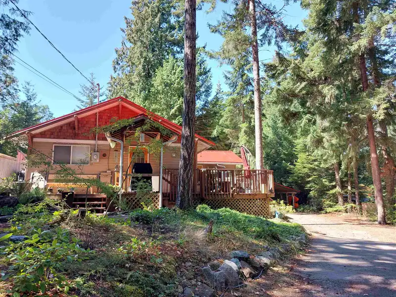 559 BLITZ ROAD - photo 1 of 34
