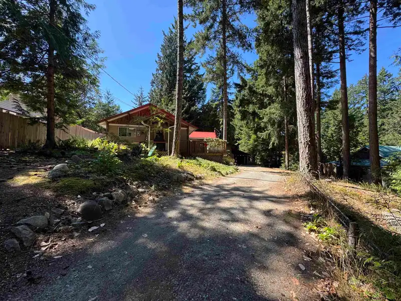 559 BLITZ ROAD - photo 2 of 34