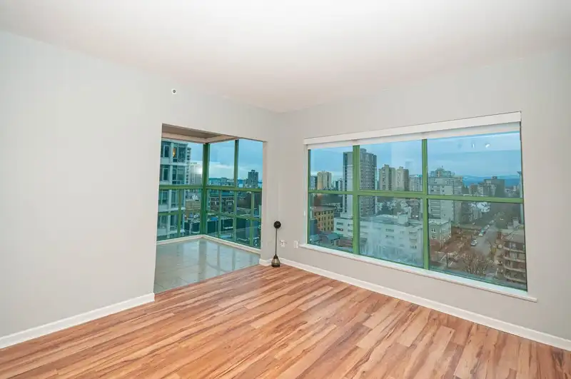 1606 909 BURRARD STREET - photo 1 of 19