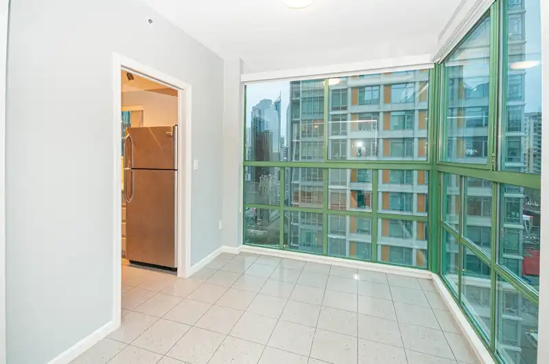 1606 909 BURRARD STREET - photo 3 of 19