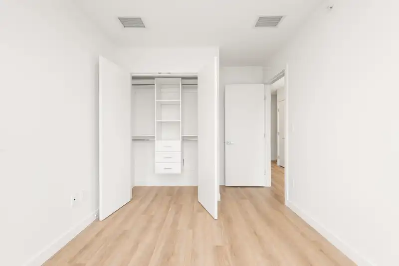 313 9675 KING GEORGE BOULEVARD - photo 4 of 35