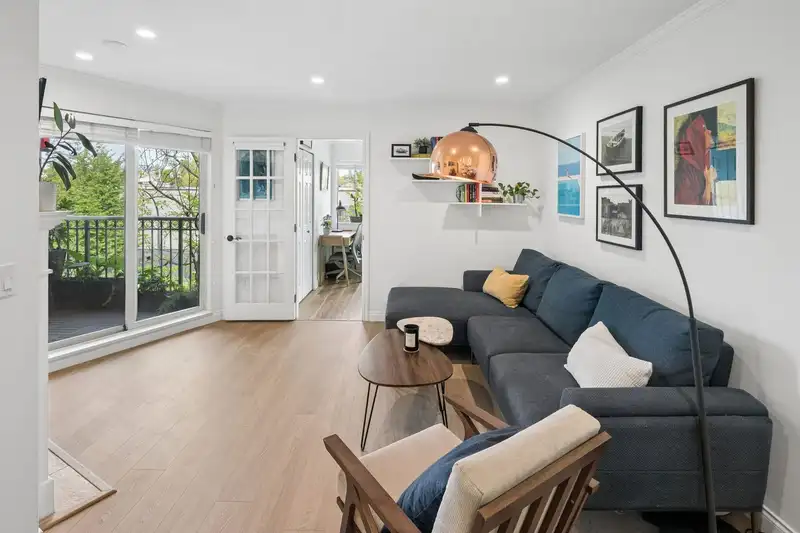 305 688 E 16TH AVENUE - photo 1 of 21