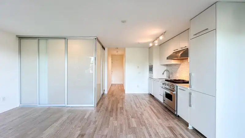 202 4355 W 10TH AVENUE - photo 4 of 18