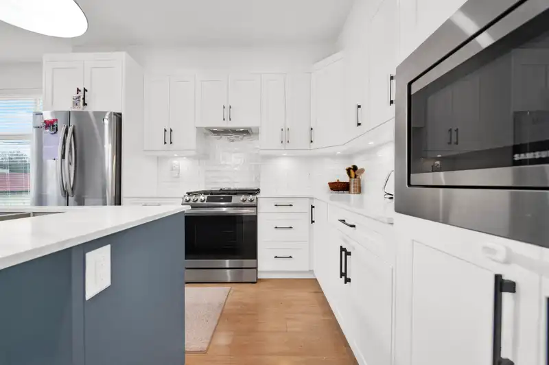 10 21688 52 AVENUE - photo 4 of 40