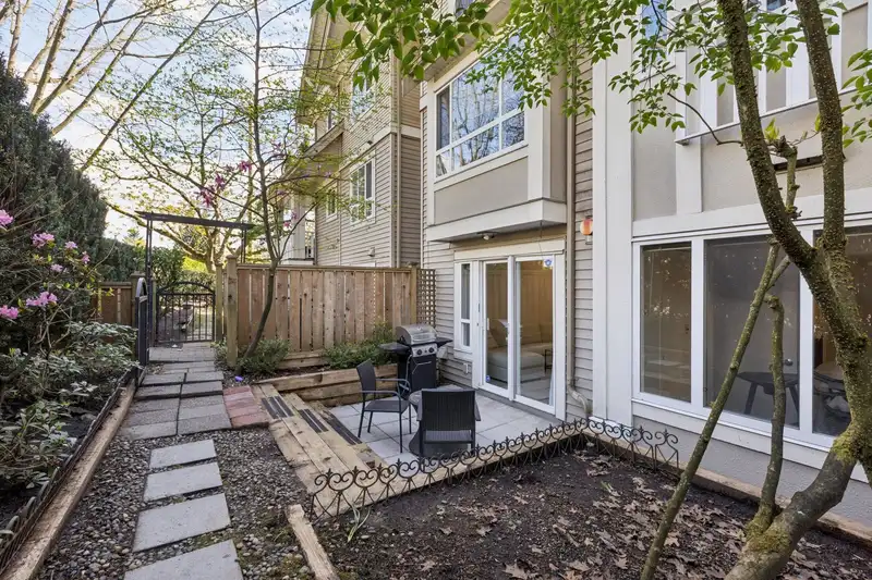 102 365 E 1ST STREET - photo 1 of 33