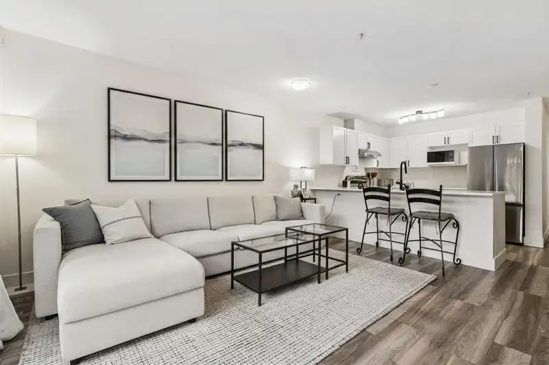 102 365 E 1ST STREET - photo 2 of 33