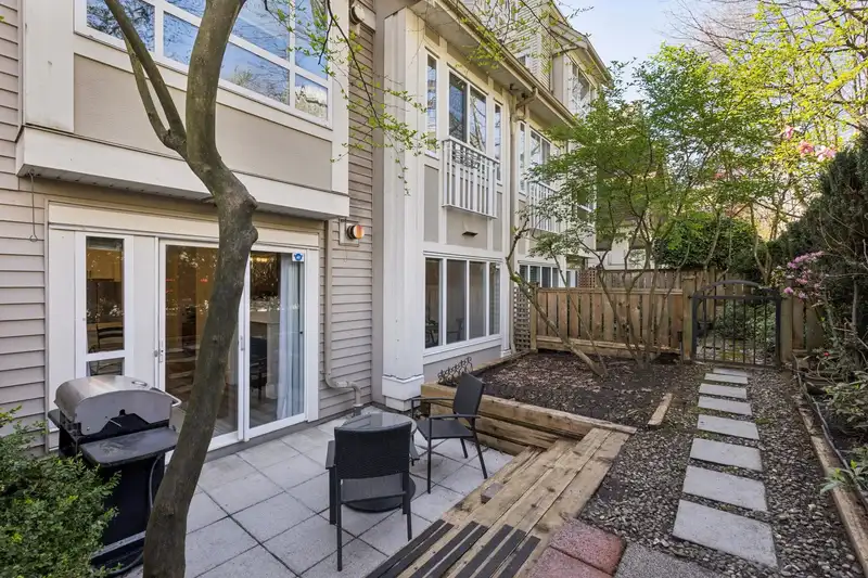 102 365 E 1ST STREET - photo 4 of 33