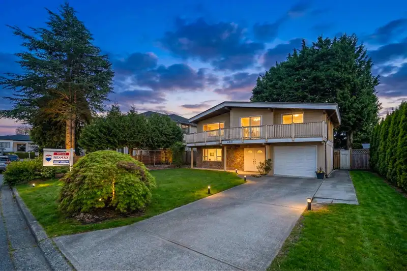 4831 FOXGLOVE CRESCENT - photo 1 of 31
