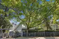 993 LYNN VALLEY ROAD - thumbnail 3