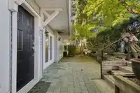 993 LYNN VALLEY ROAD - thumbnail 5