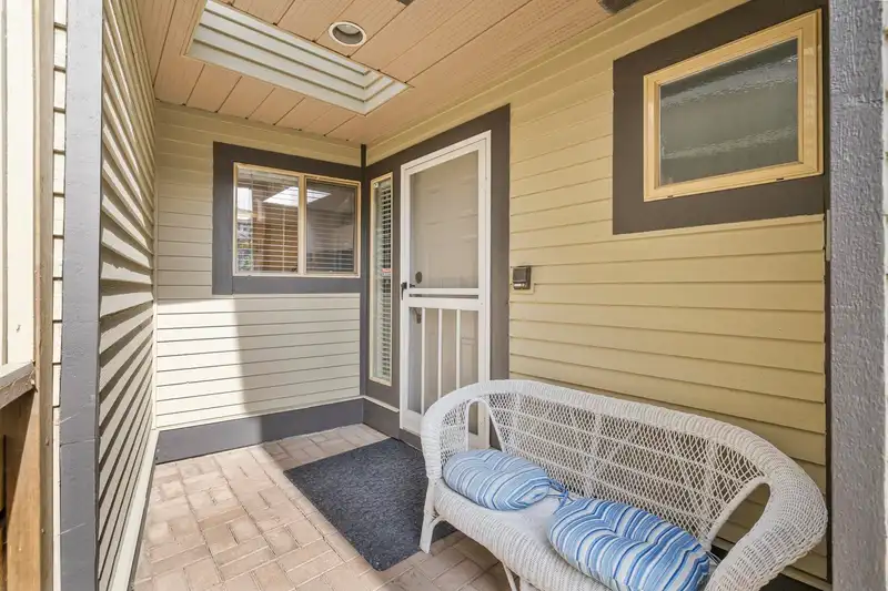 36 1207 CONFEDERATION DRIVE - photo 2 of 40