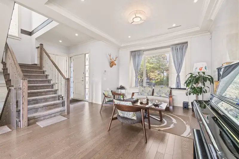 7547 SELKIRK STREET - photo 4 of 23