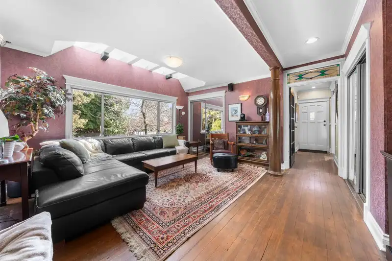 628 E 5TH STREET - photo 2 of 40