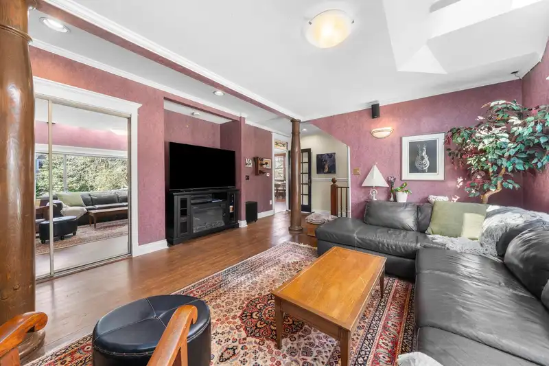 628 E 5TH STREET - photo 4 of 40