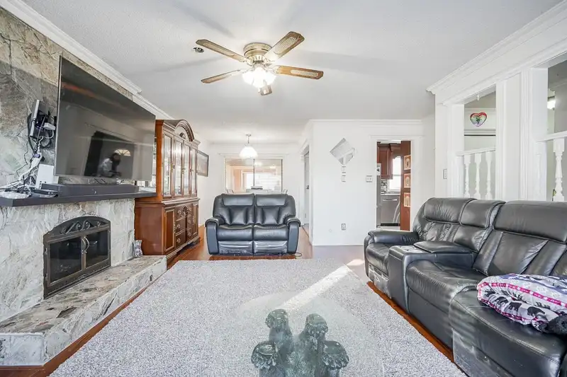9041 122B STREET - photo 3 of 22