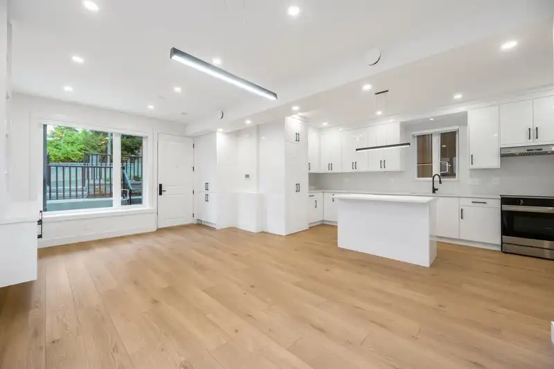2 3096 VANNESS AVENUE - photo 4 of 17