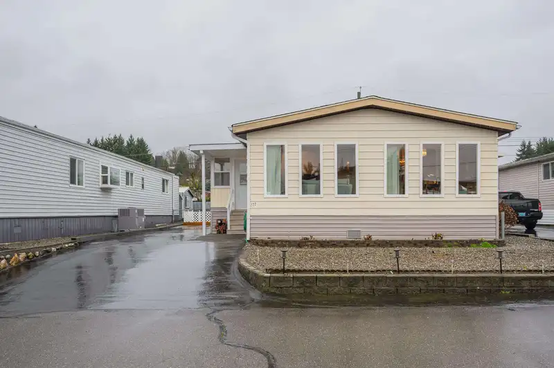 222 27111 0 AVENUE - photo 4 of 39