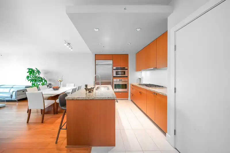404 6080 IONA DRIVE - photo 3 of 19