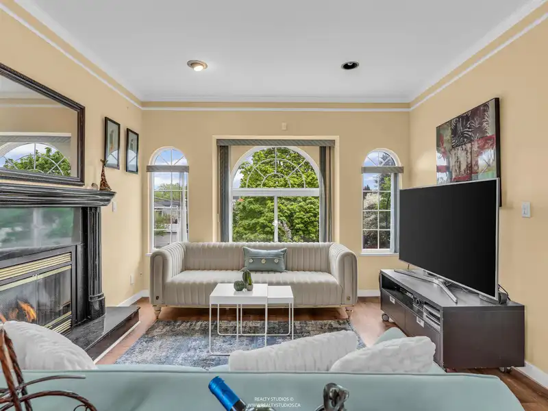5323 DUMFRIES STREET - photo 4 of 27