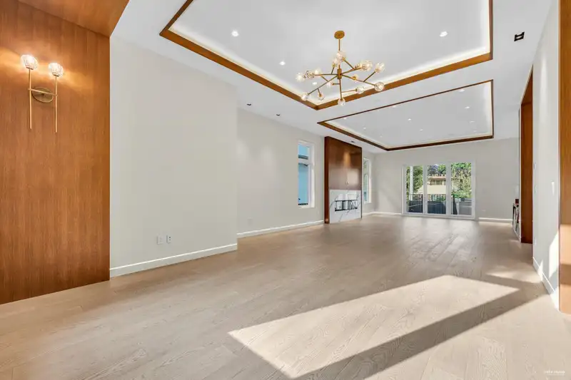 4465 WALLACE STREET - photo 2 of 38