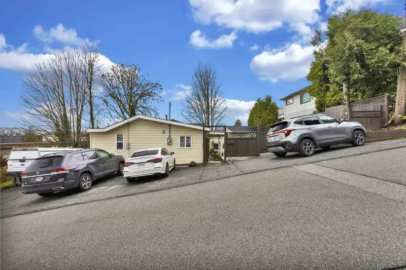 12943 112 AVENUE - photo 1 of 29