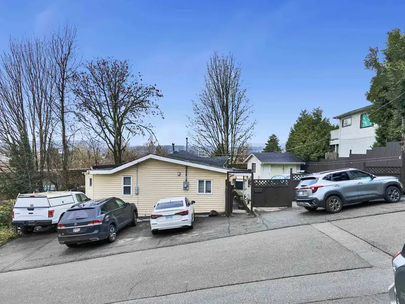 12943 112 AVENUE - photo 2 of 29