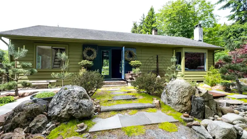 577 PRATT ROAD - photo 1 of 40