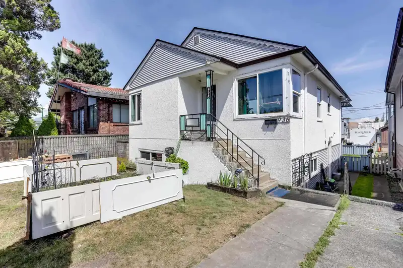 936 NANAIMO STREET - photo 1 of 20