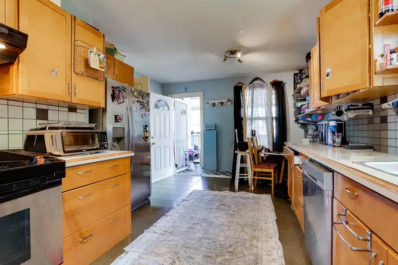 936 NANAIMO STREET - photo 3 of 20