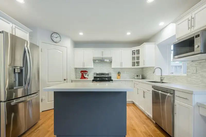 20265 94B AVENUE - photo 3 of 38