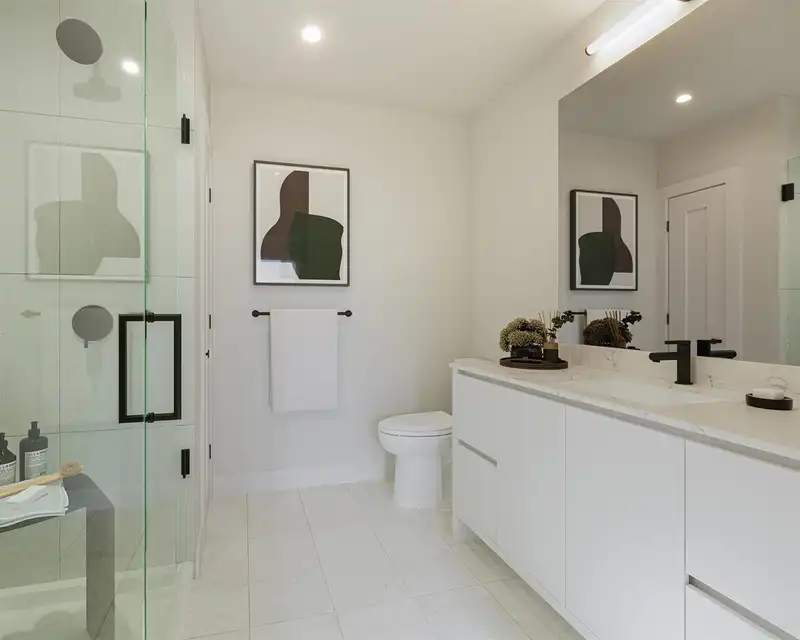207 636 TYNDALL STREET - photo 4 of 10