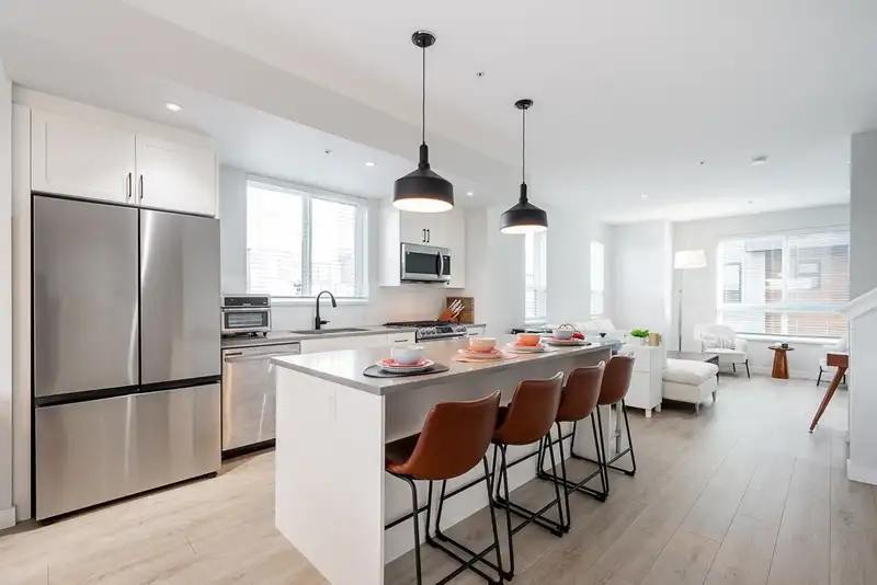 50 20057 82 AVENUE - photo 1 of 37