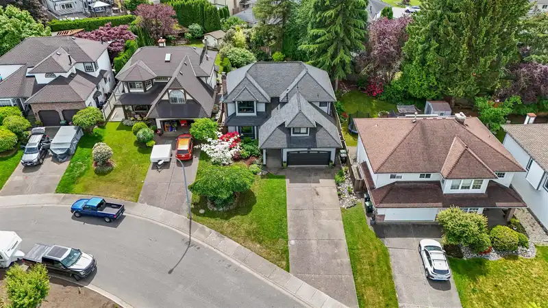 21542 87 AVENUE - photo 3 of 32