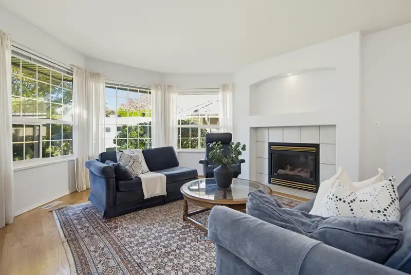 20764 91A AVENUE - photo 4 of 25