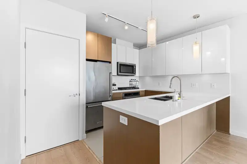 1012 271 FRANCIS WAY - photo 4 of 39