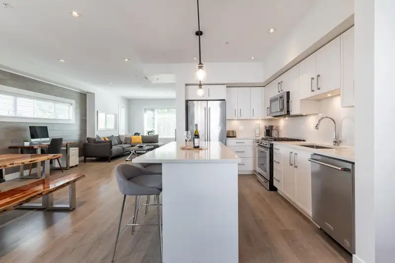 35 22128 48A AVENUE - photo 4 of 40