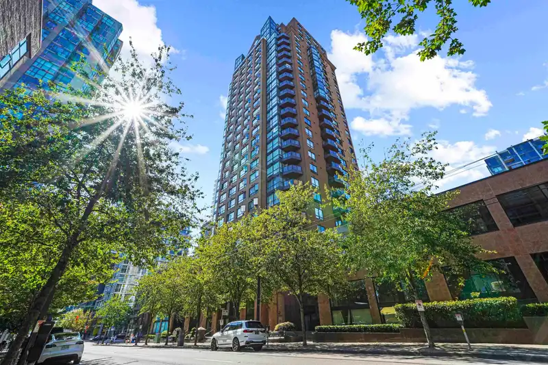 1804 1189 HOWE STREET - photo 1 of 18
