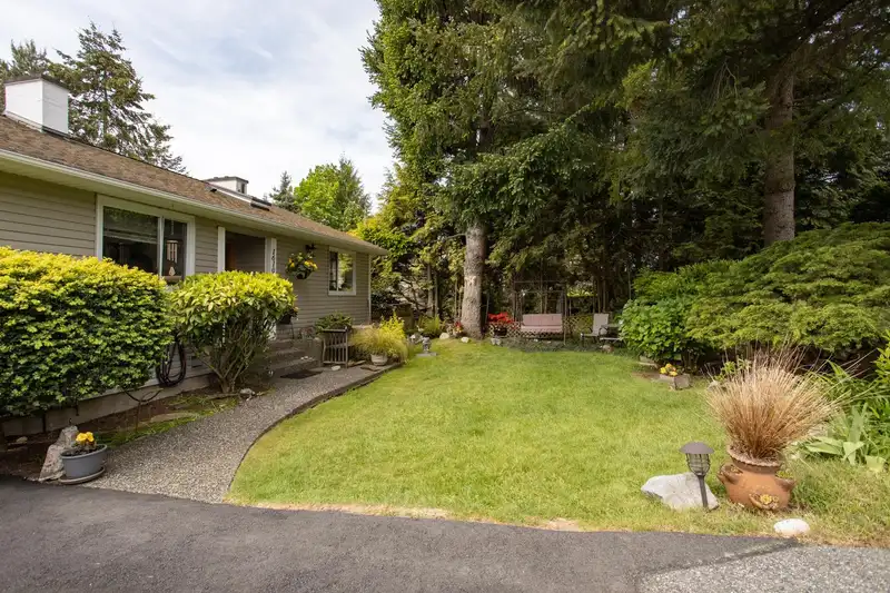 16104 9 AVENUE - photo 3 of 40