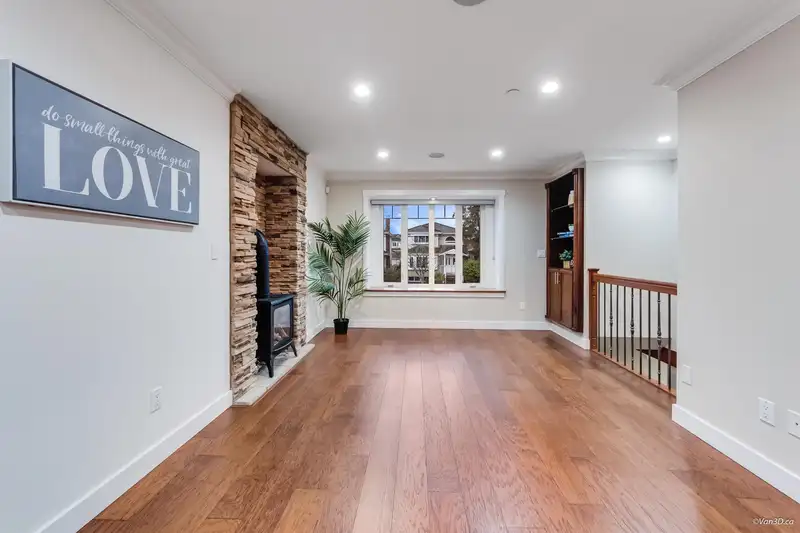 6167 COMMERCIAL STREET - photo 4 of 28