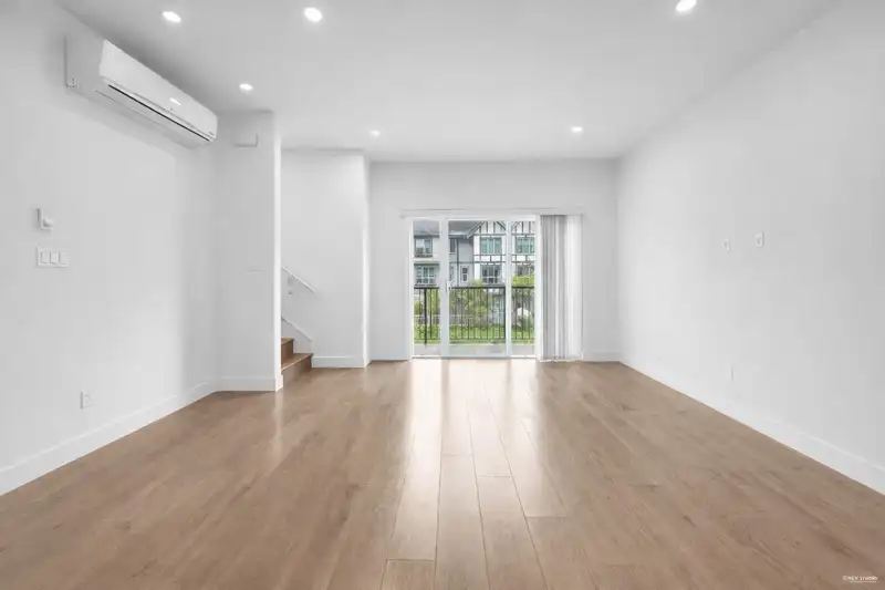 89 9680 ALEXANDRA ROAD - photo 2 of 26