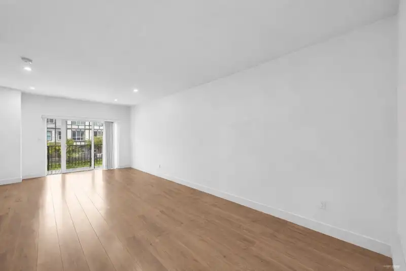 89 9680 ALEXANDRA ROAD - photo 4 of 26