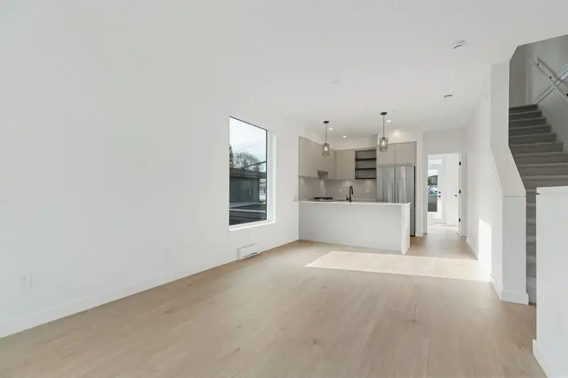 208 921 GRANT STREET - photo 2 of 16