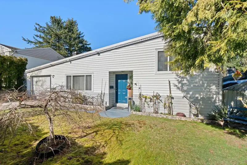 12905 104 AVENUE - photo 4 of 40