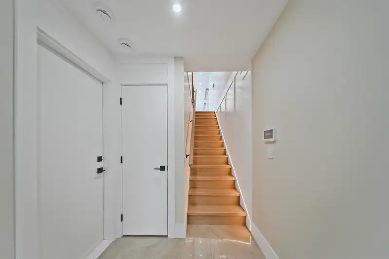 16505 20 AVENUE - photo 2 of 36