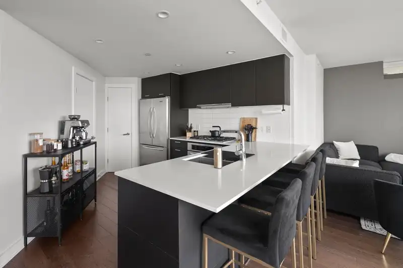 2601 1372 SEYMOUR STREET - photo 4 of 32