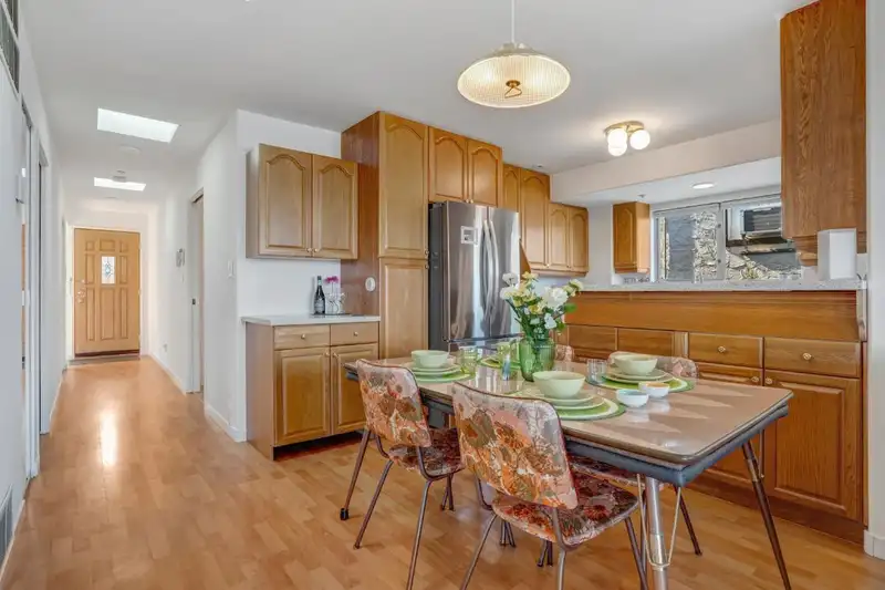 2856 W KING EDWARD AVENUE - photo 4 of 40