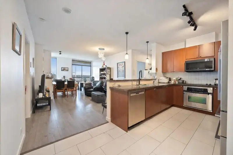 1703 15 E ROYAL AVENUE - photo 3 of 40