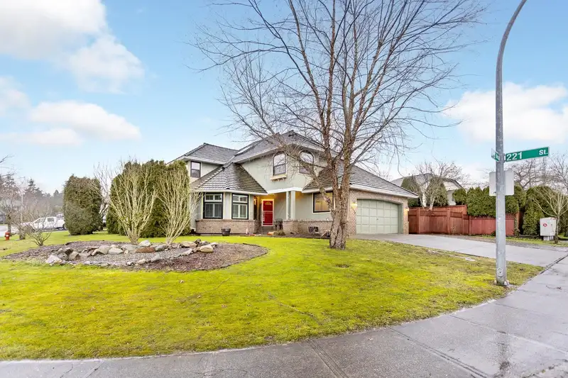 22118 46B AVENUE - photo 4 of 40